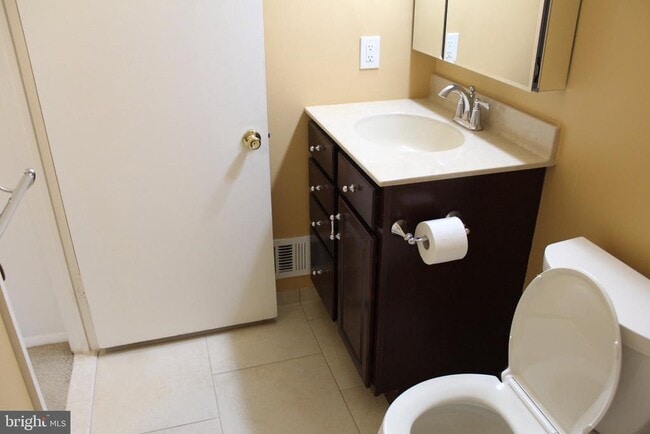 Building Photo - 1120 Linkside Dr