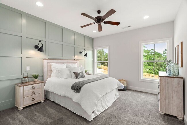 Building Photo - Designer Home near Auburn University's Campus!