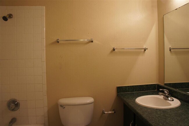 Building Photo - 2500 Parker Dr