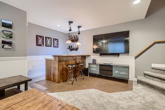 Building Photo - Long Realty & Property Management - Wonderfully Located Townhome in Great Neighborhood