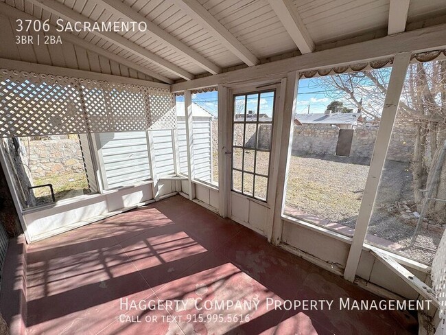 Building Photo - Central El Paso 3 bed with Refrig A/C and ...