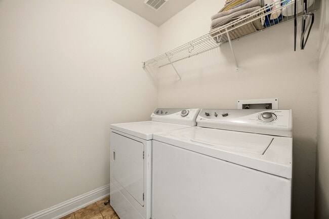 Building Photo - 16030 Summerville Lake Dr