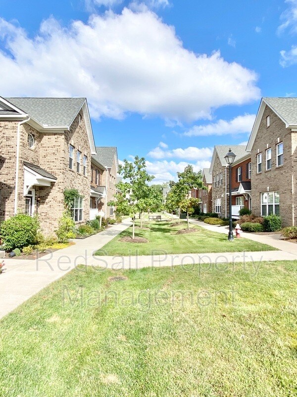 Building Photo - 4808 Village Walk