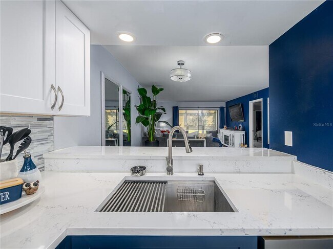 Building Photo - 120 Caryl Way