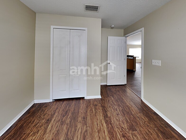 Building Photo - 5834 Tanagerlake Rd