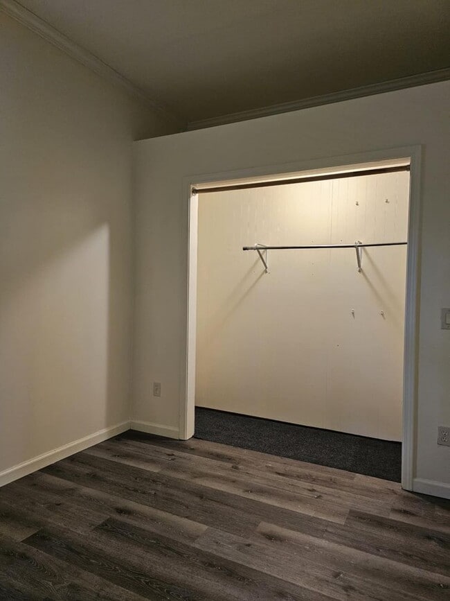 Building Photo - One Bedroom near BGSU Campus