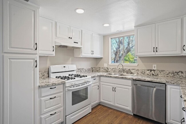 Building Photo - UPDATED DUPLEX FOR RENT IN CITRUS HEIGHTS, CA