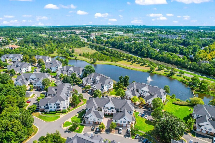 Building Photo - 25340 Lake Mist Square