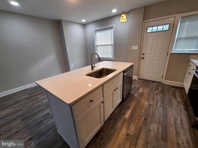 Building Photo - 4715 Dartford Ave