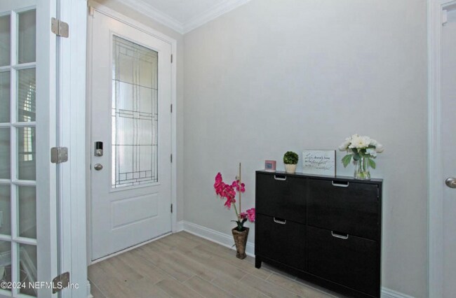 Building Photo - 242 Silverleaf Village Dr