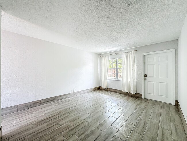 Building Photo - 337 Kenilworth Blvd
