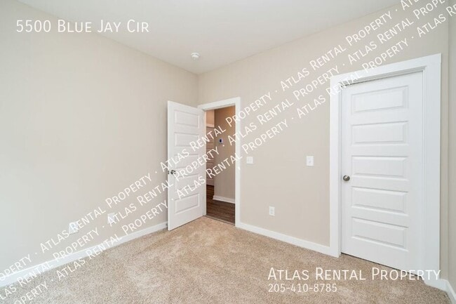 Building Photo - 5500 Blue Jay Cir