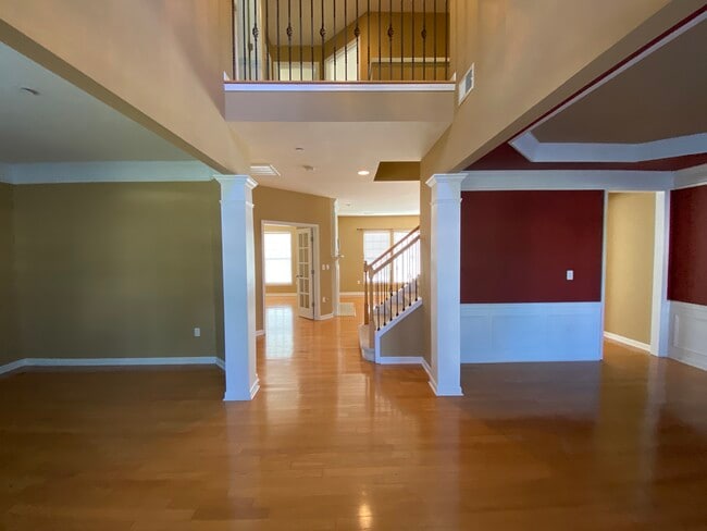 Building Photo - 2010 Universe Ct