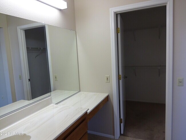 Building Photo - 13722 W Gable Hill Dr