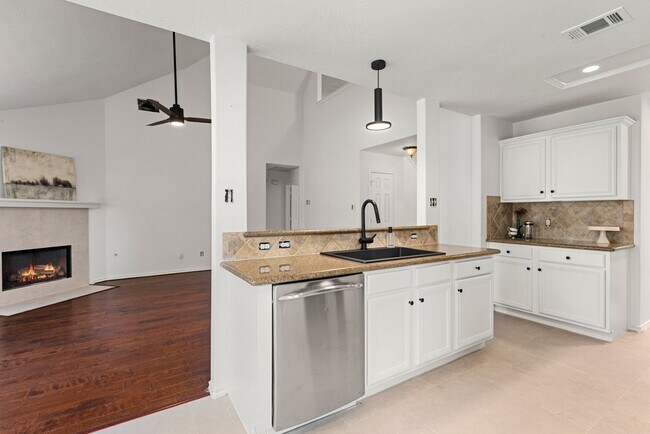 Building Photo - 3022 Glenthorpe Ln