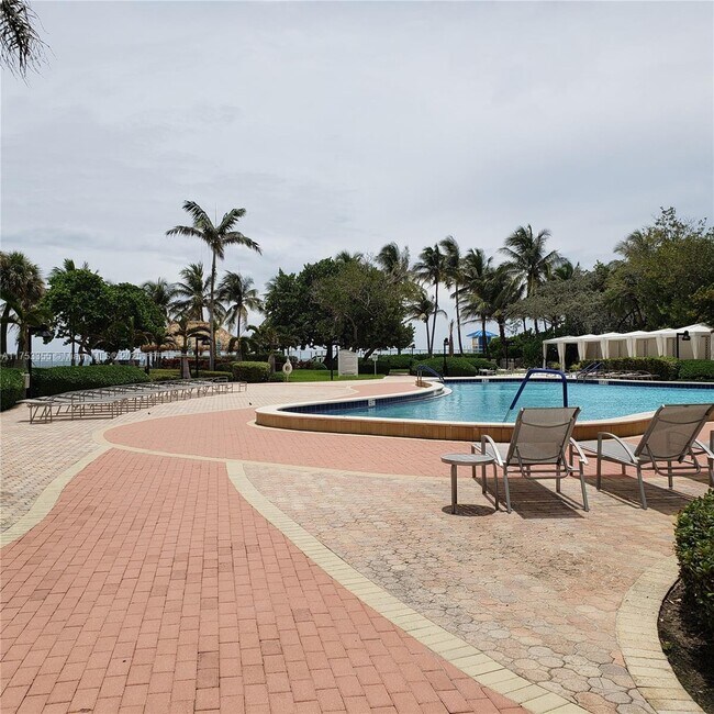 Building Photo - 3001 S Ocean Dr