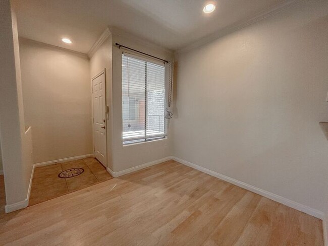 Building Photo - Beautiful 1 Bedroom in Desired Location!