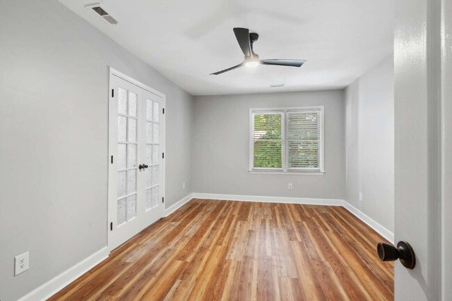 Building Photo - Stunning North Raleigh Townhome