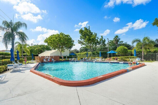 Building Photo - 1765 San Jose Dr