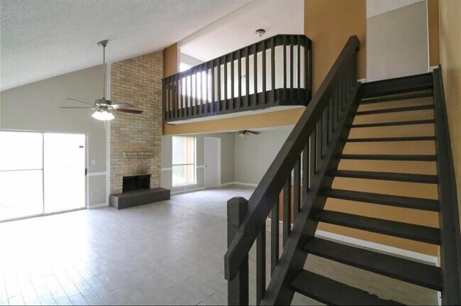 Building Photo - 6111 Briar Glade Dr