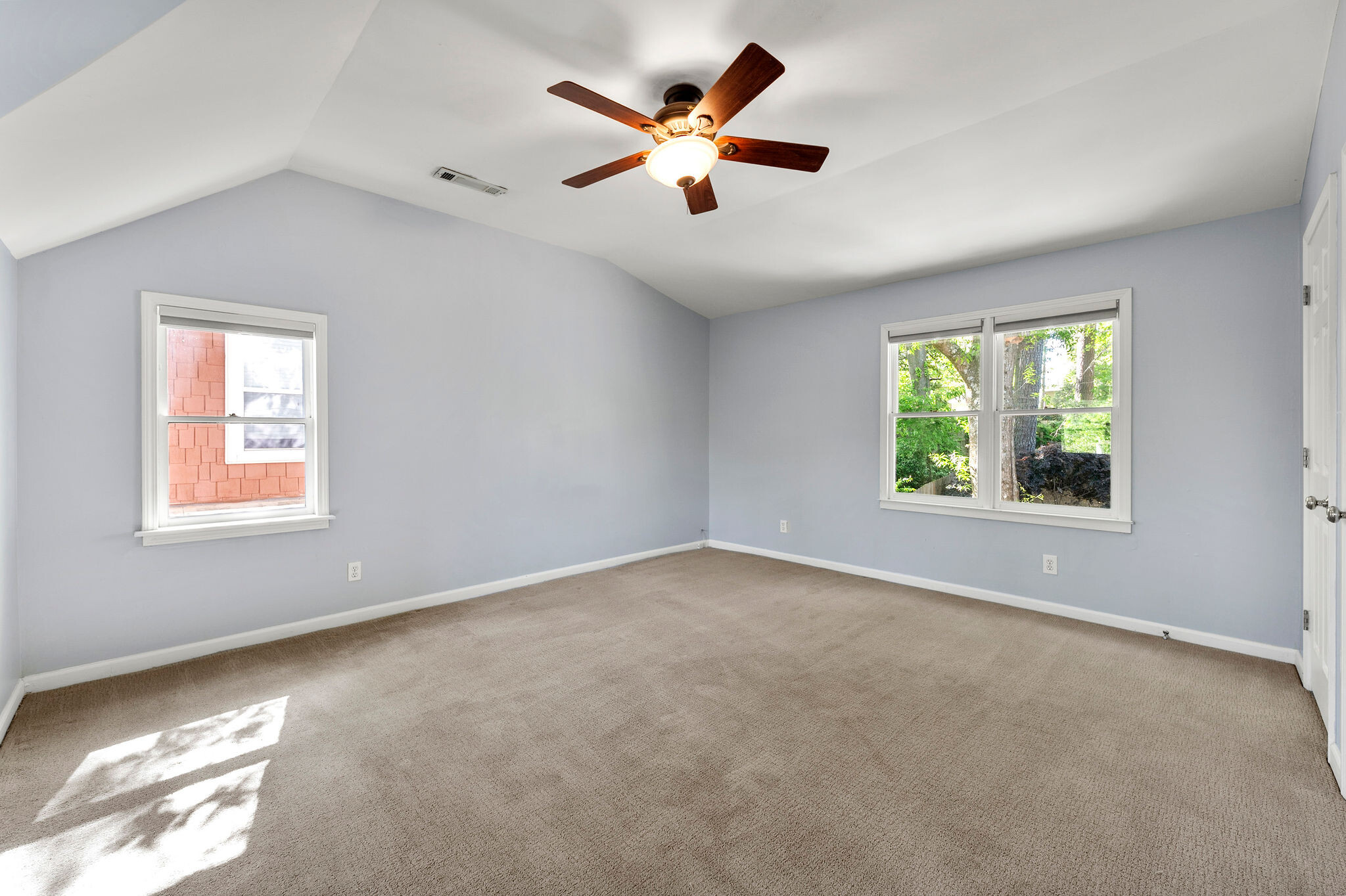 Primary bedroom - 121 Brower Street