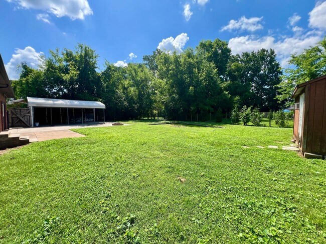 Building Photo - 3BR 1.5BA, All Brick Ranch Home *Fenced Backyard*