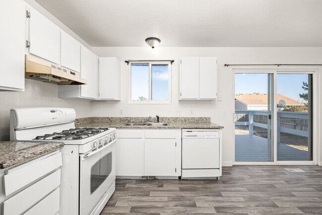 Building Photo - Charming 3-Bedroom Home for Rent – Available July 15, 2026!