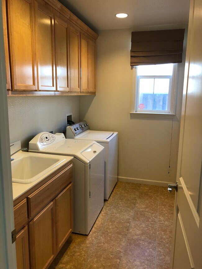 Building Photo - 6678 Chalk Hill Ln