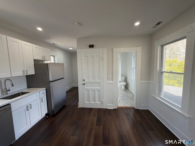 Building Photo - 316 W Main St