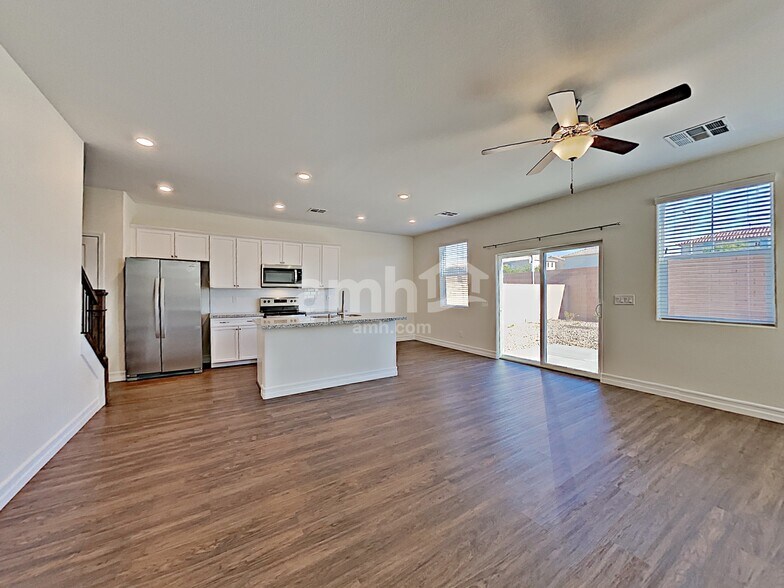 Building Photo - 9875 S Eastern Ave