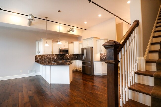 Building Photo - 64 E Market St