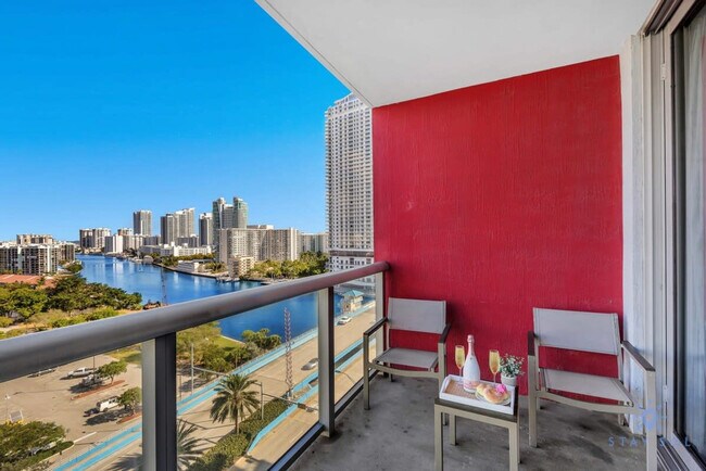 Building Photo - 2602 E Hallandale Beach Blvd