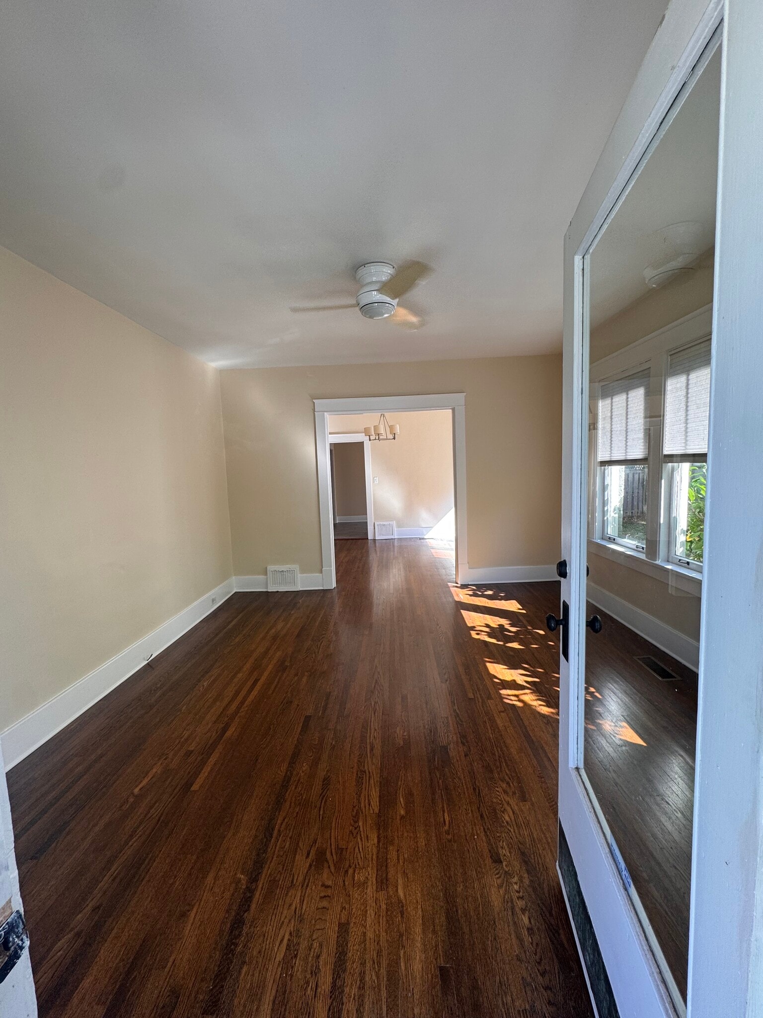 Living room - 1409 Stratton Ave