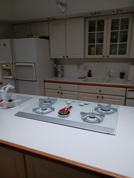 Building Photo - 10515 W Grand Ave