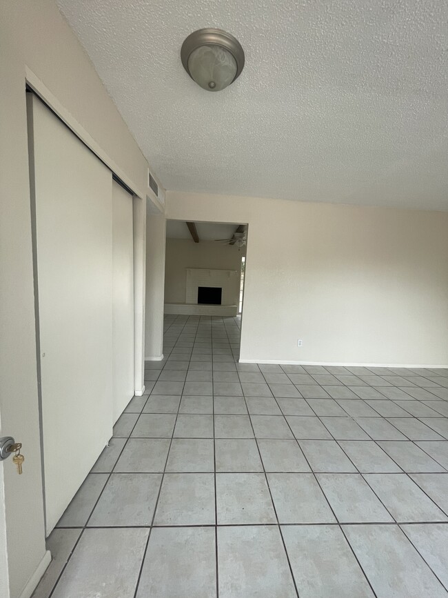 Building Photo - 10902 Bywood Dr
