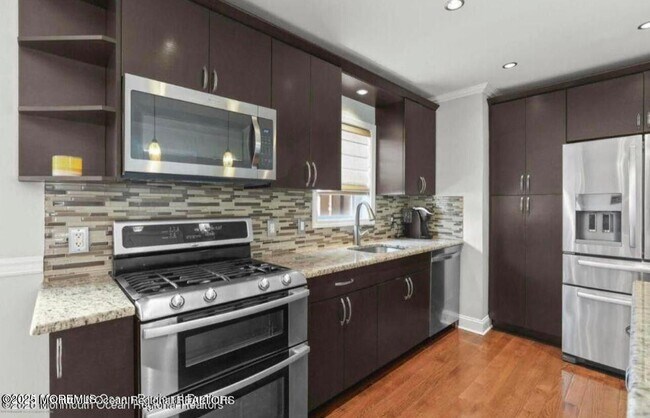 Building Photo - 1601 1st Ave