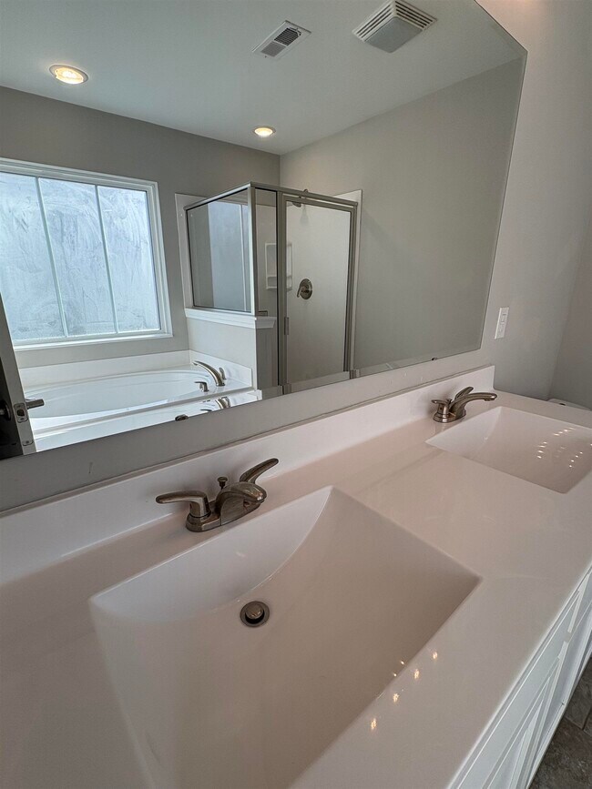 Building Photo - 104 Ringding Dr