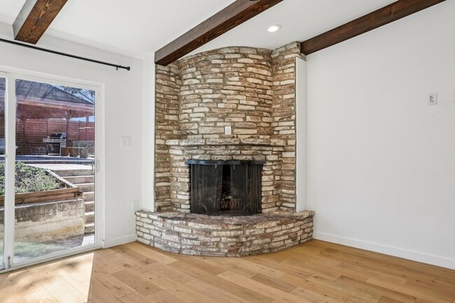 Building Photo - 7205 Twisted Oaks Dr