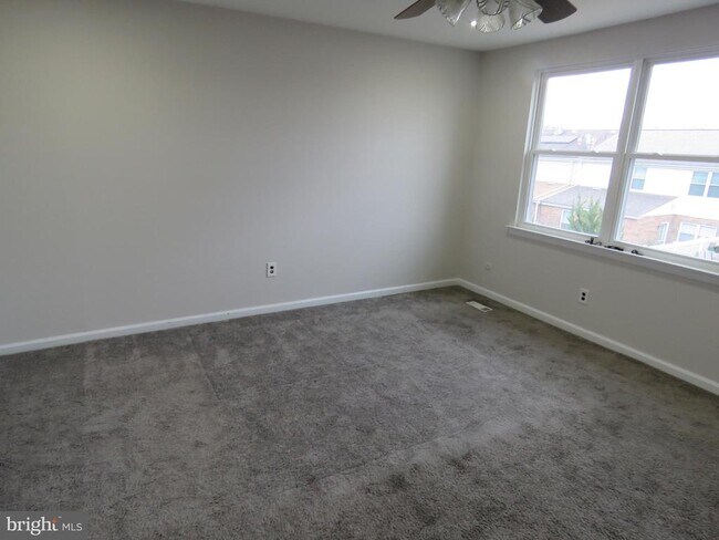 Building Photo - 6240 Patrick Henry Ct