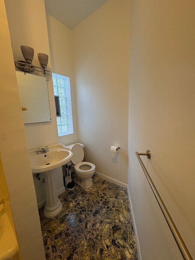 Building Photo - 5136 S Blackstone Ave