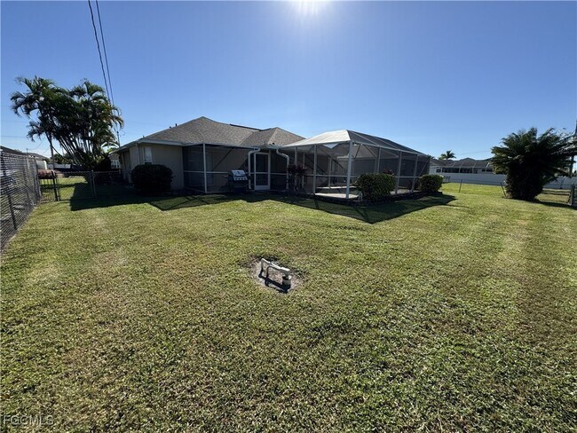 Building Photo - 2520 SW 11th Pl