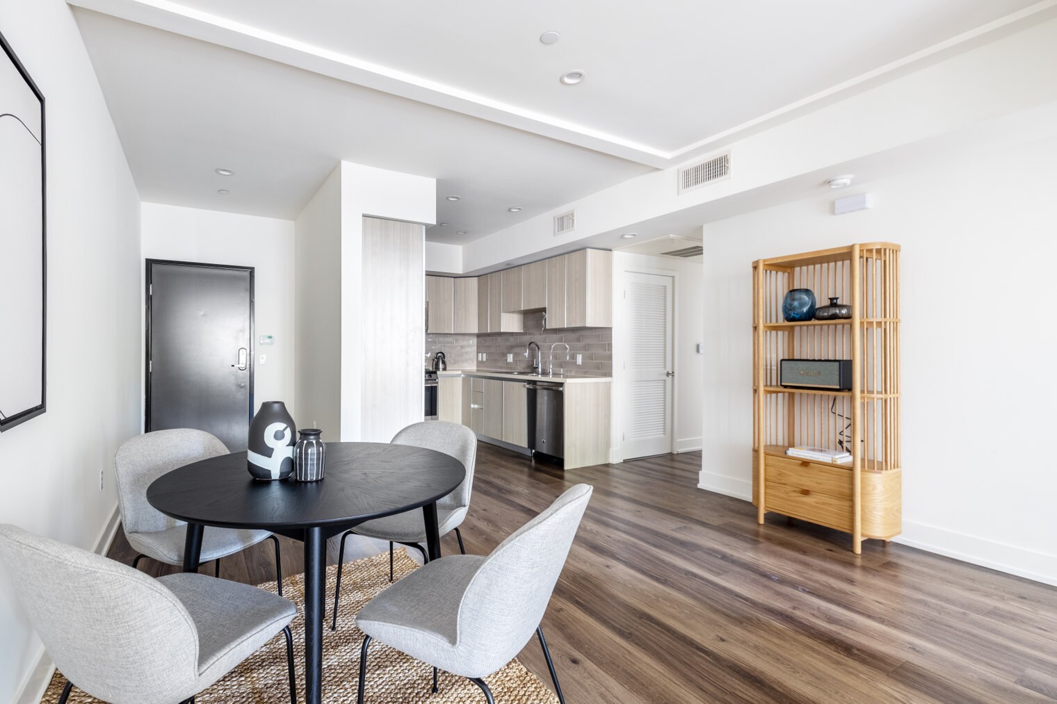 Building Photo - 129 S Kings Rd