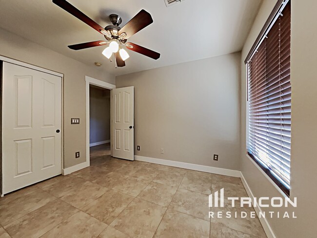 Building Photo - 32763 N Quarry Hills Dr