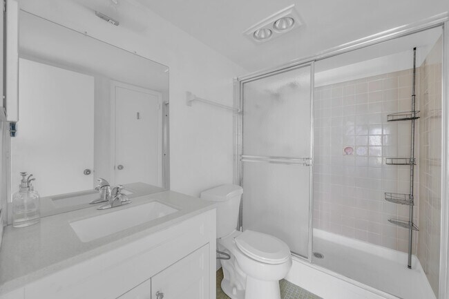 Building Photo - 125 Shore Ct