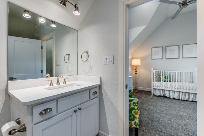 Building Photo - 5073 Gaston Ave