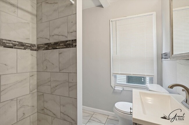 Building Photo - $1,300/month - 3 Bed 1 Bath Single Family ...