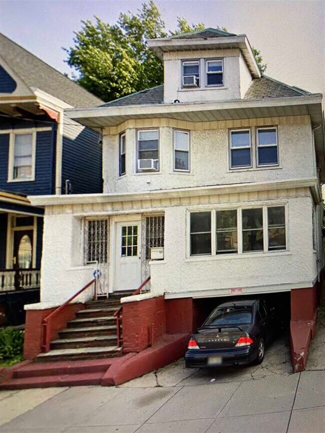 Building Photo - 163 Jewett Ave