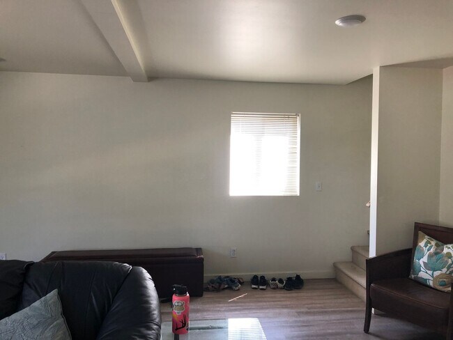 Building Photo - 4 Bedroom Townhome in Hawks Ridge