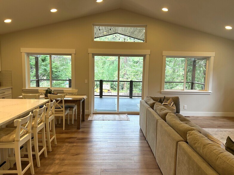 Building Photo - 3016 Memory Ln