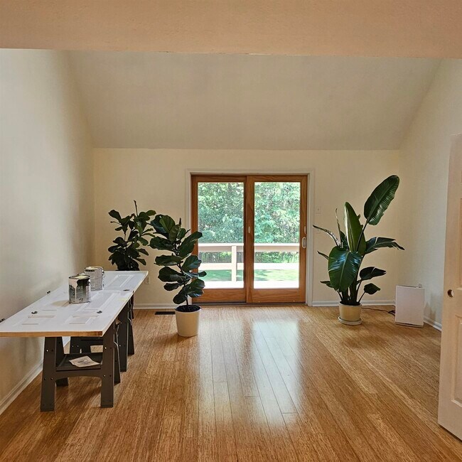 Building Photo - 8 Balmoral Dr